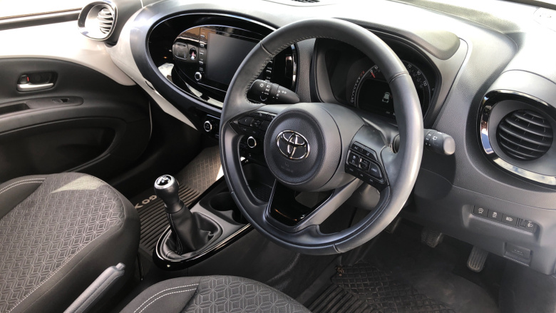 Toyota Aygo X 1.0 VVT-i Edge 5dr Petrol Hatchback